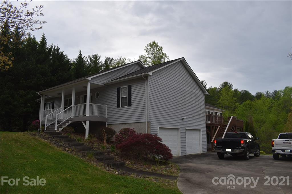 Property image 2 of 29 Astoria Lane in Waterglyn, Nebo, NC 28761