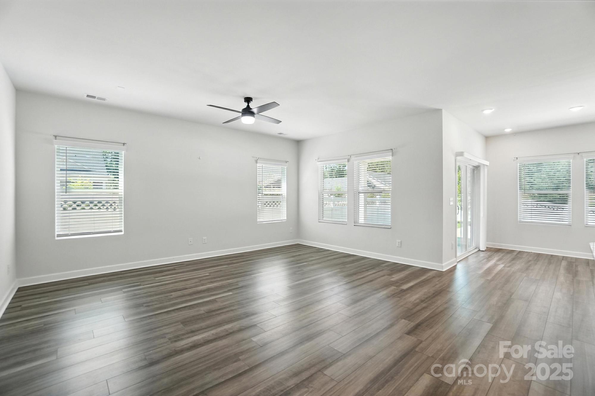 Property image 3 of 9226 Dunwich Drive in Nolen Farm, Gastonia, NC 28056