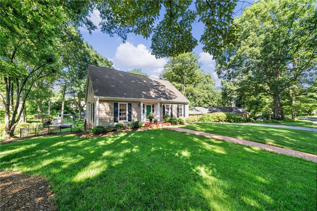 Property image 2 of 757 8th Street Drive in Oakwood Terrace, Hickory, NC 28601