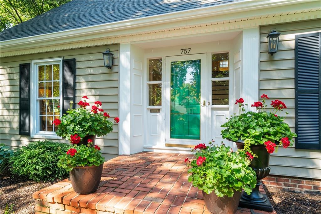 Property image 3 of 757 8th Street Drive in Oakwood Terrace, Hickory, NC 28601