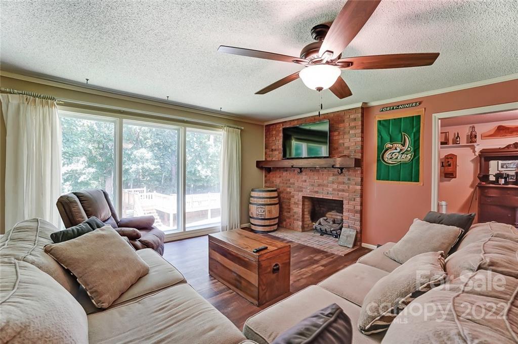 Property image 3 of 1023 Braughton Avenue in Brafford Farms, Concord, NC 28025