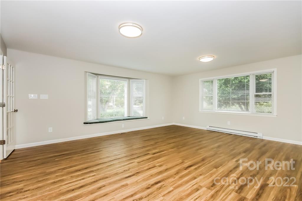 Property image 3 of 2116 Helen Drive in Sedgefield, Gastonia, NC 28054