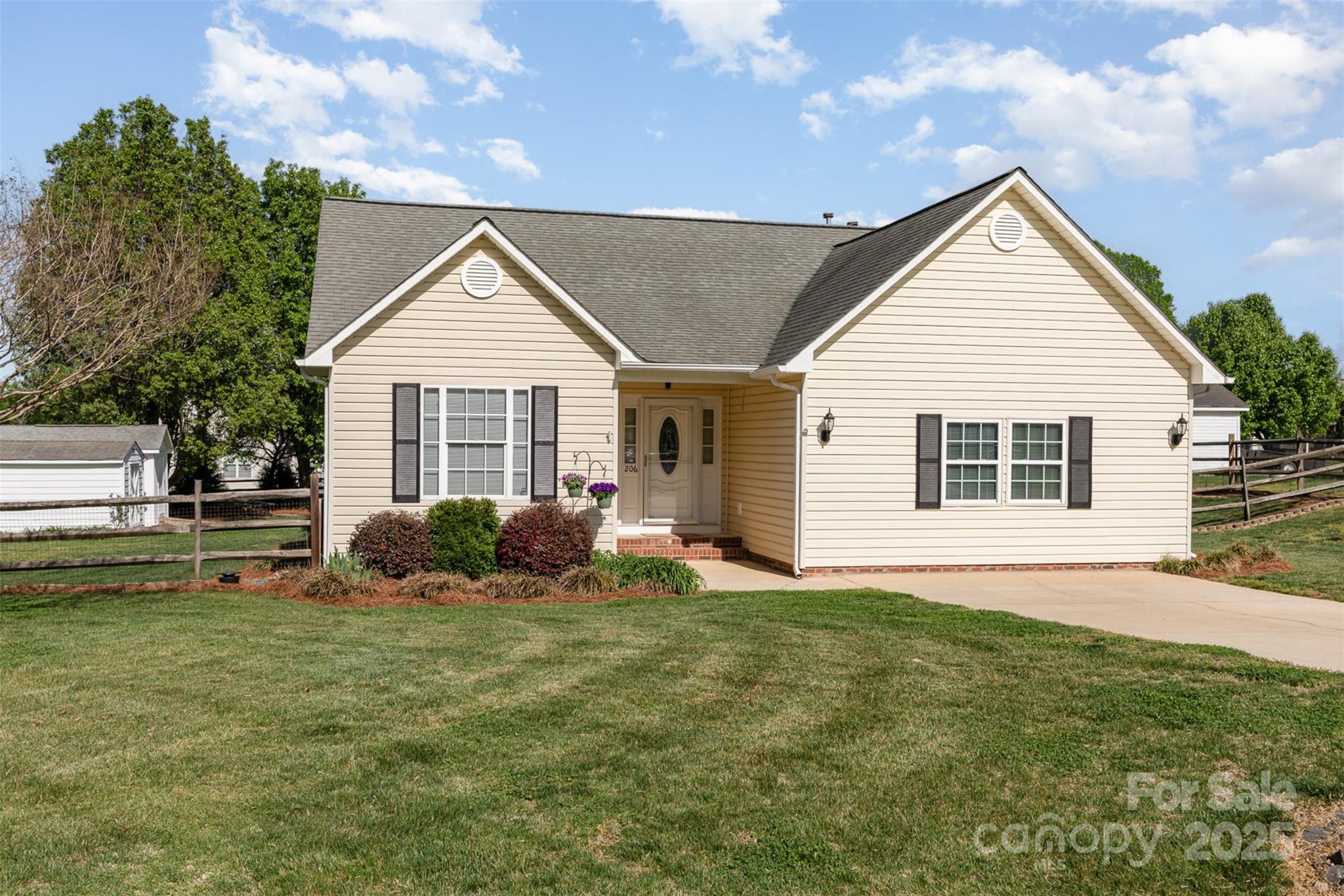 Property image 2 of 206 Summey Barker Drive in Summey Knoll, Dallas, NC 28034