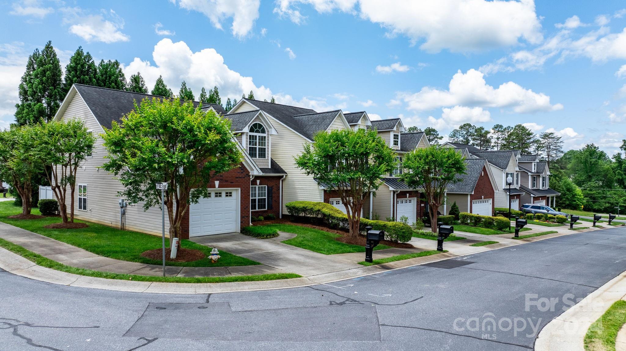 Property image 4 of 4731 Braxton Gate Lane in Braxton Gate Townhomes, Hickory, NC 28602