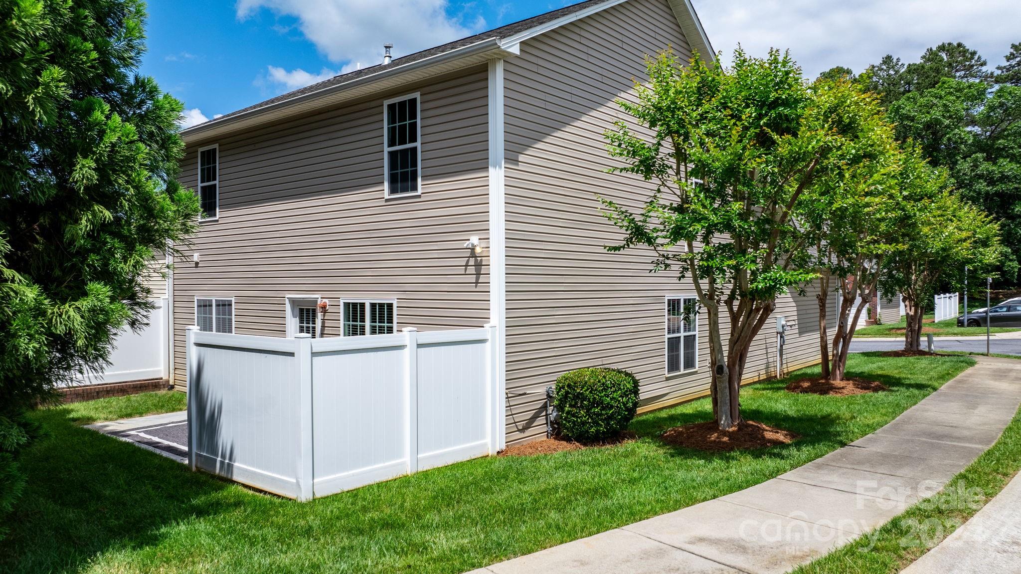 Property image 5 of 4731 Braxton Gate Lane in Braxton Gate Townhomes, Hickory, NC 28602