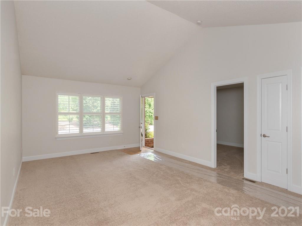 Property image 3 of 210 Wash Creek Drive in The Cloisters, Hendersonville, NC 28739