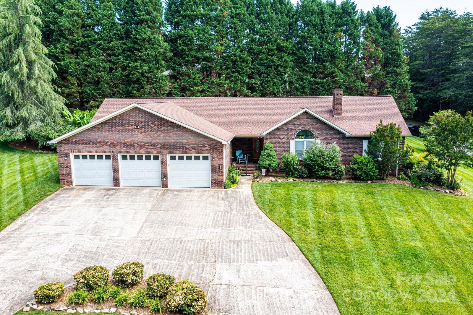 Property image 1 at 3625 Wandering Lane, Hickory, NC 28601