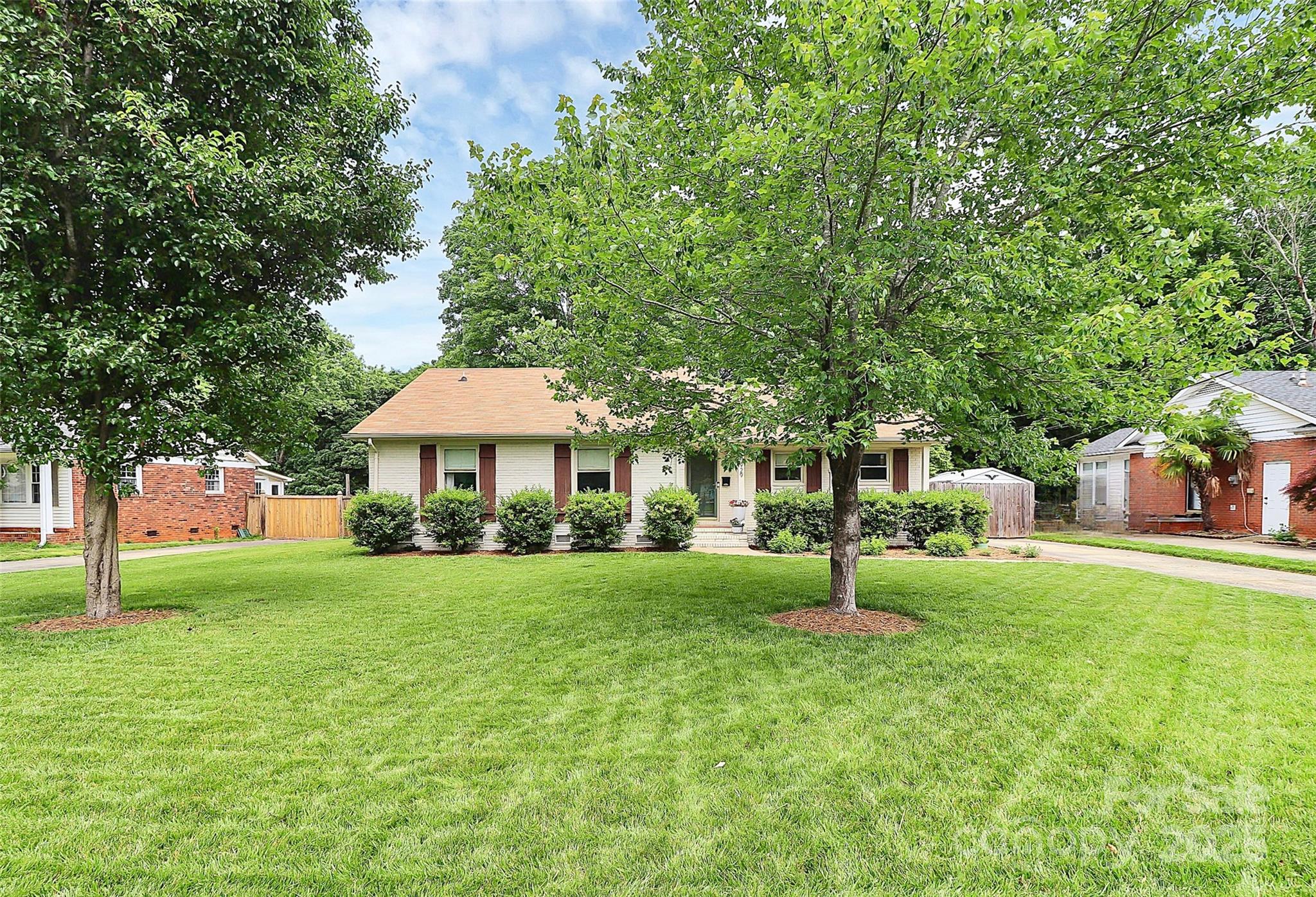 Property image 2 of 5929 Brookhaven Road in Montclaire, Charlotte, NC 28210