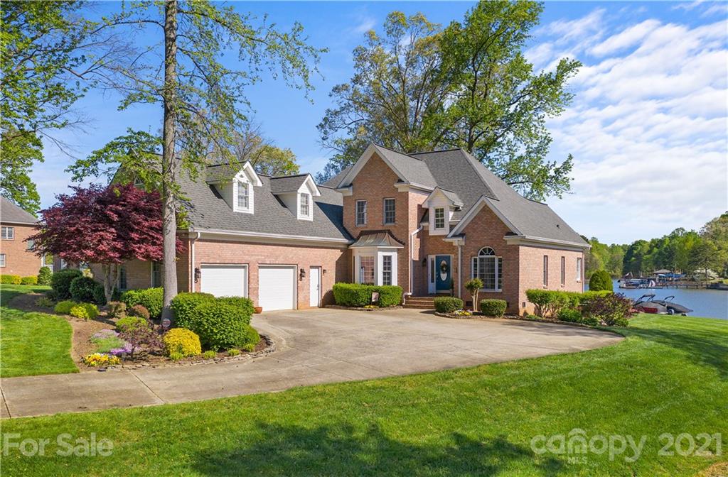 Property image 3 of 143 Castles Gate Drive in Morrison Cove, Mooresville, NC 28117