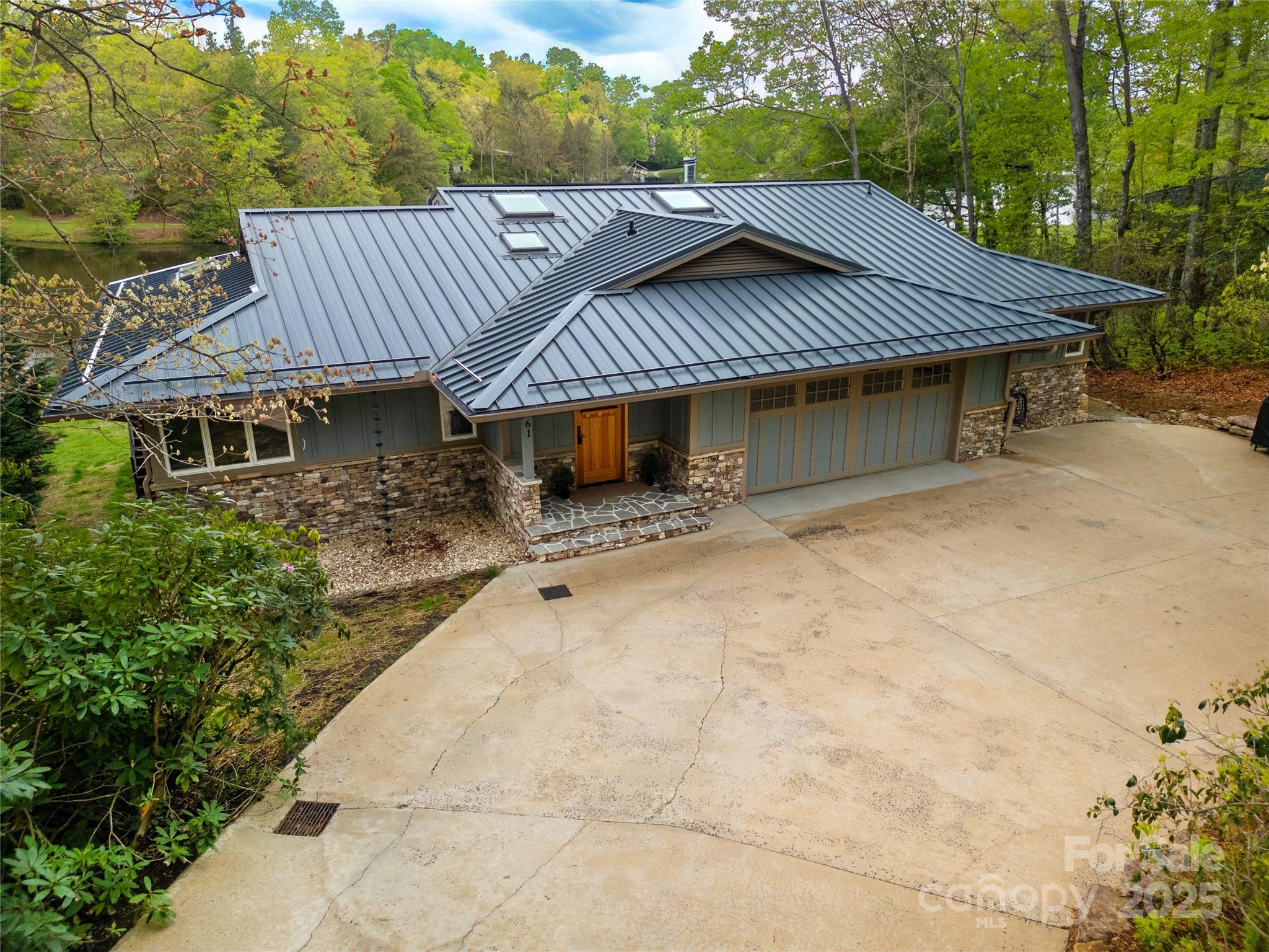 Property image 3 of 61 Tsataga Court in Connestee Falls, Brevard, NC 28712