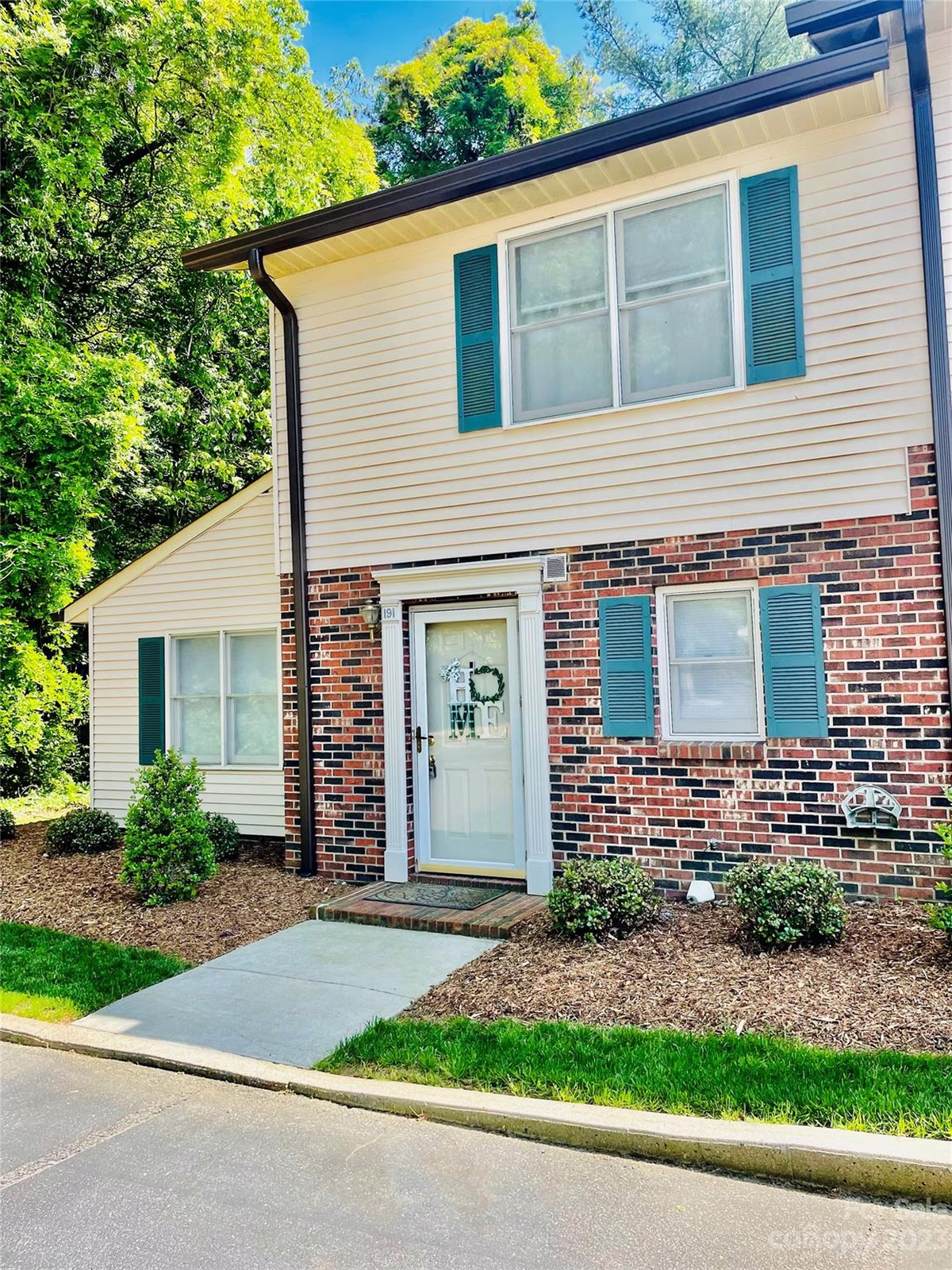 Property image 1 at 1330 5th Street, Hickory, NC 28601