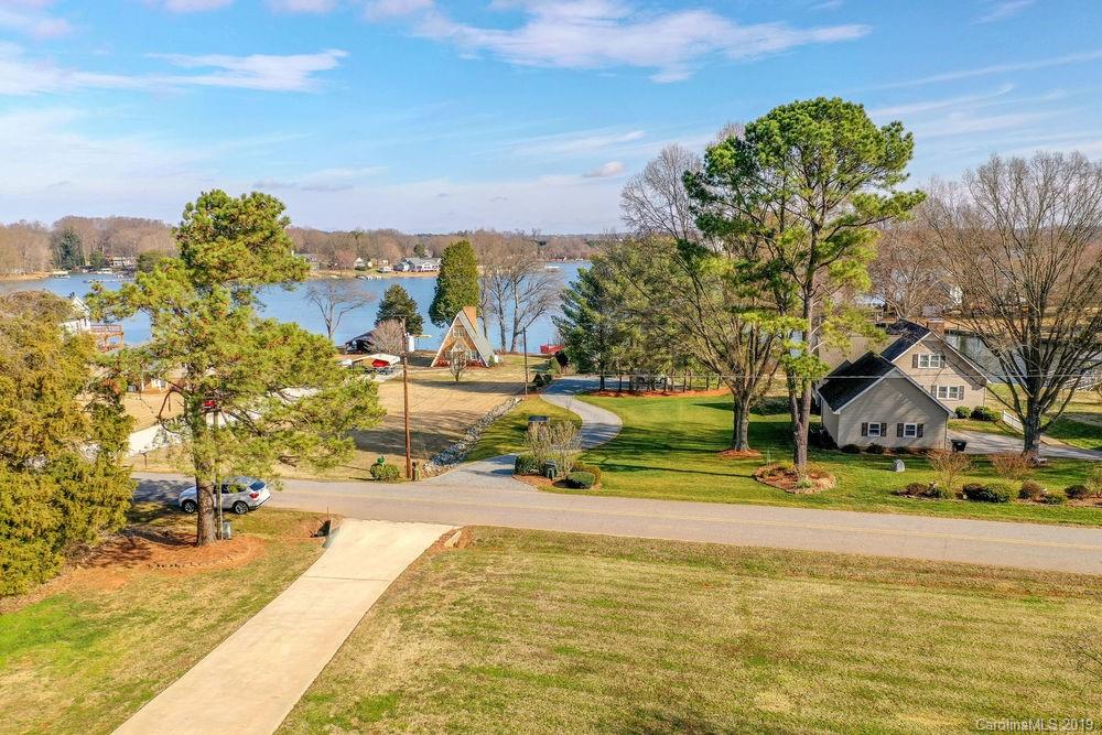 Property image 2 of 245 Ponderosa Circle in Bonanza Park, Mooresville, NC 28117