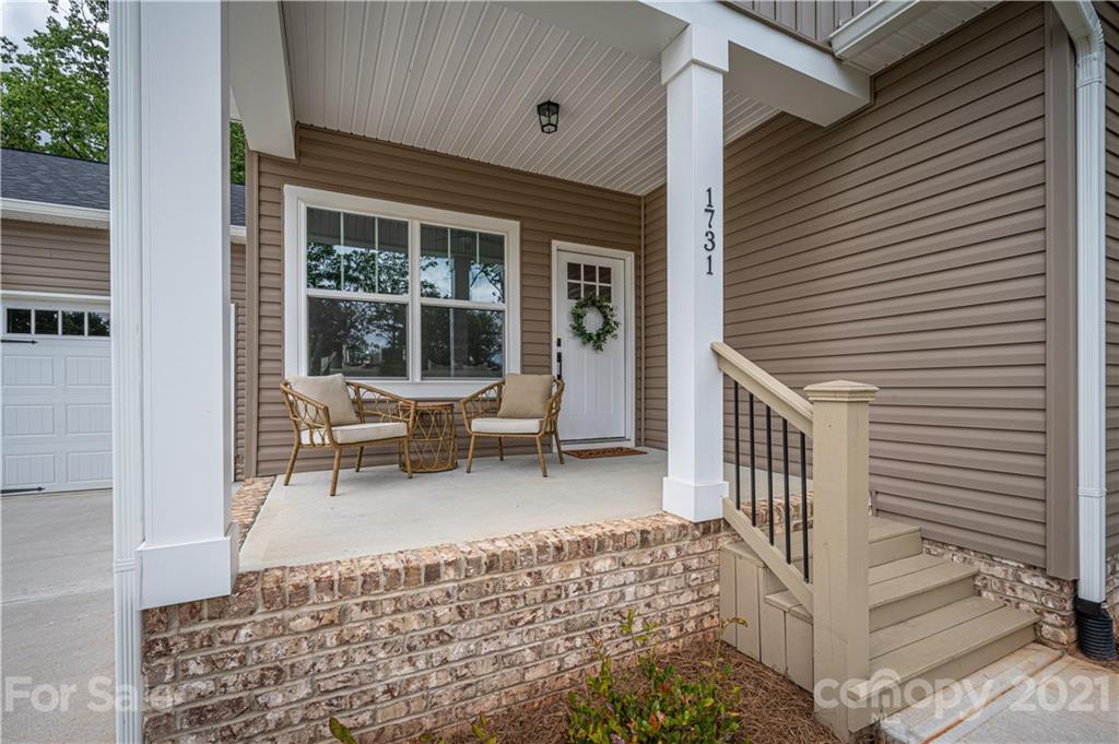 Property image 2 of 1731 Ivey Court in Ivey Ridge, Maiden, NC 28650