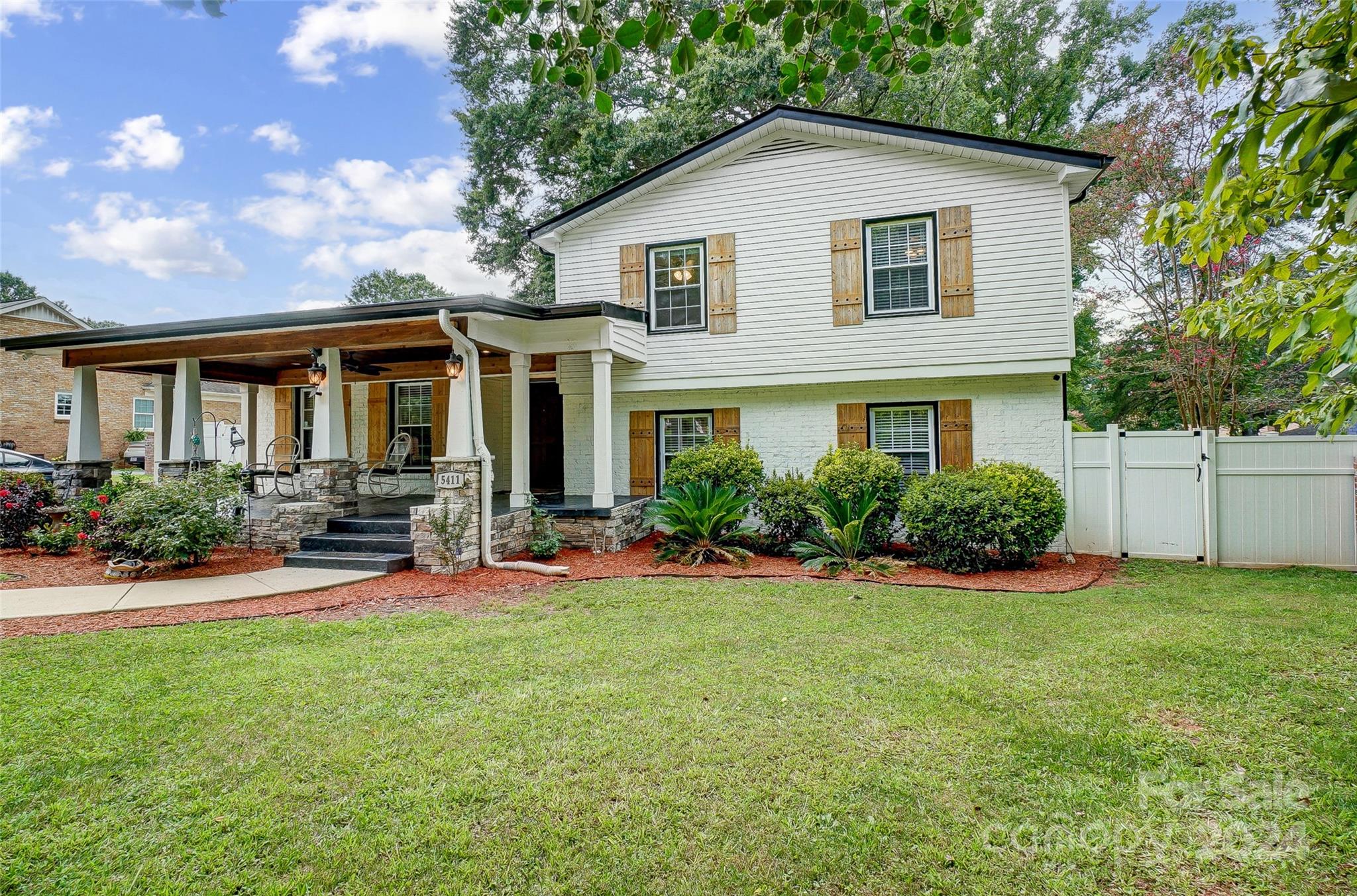 Property image 3 of 5411 Hollirose Drive in Birnam Woods, Charlotte, NC 28227