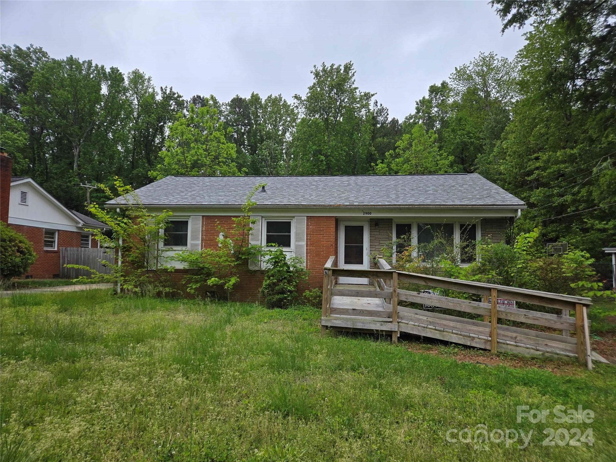 Property image 2 of 2900 Enfield Road in Markham Village, Charlotte, NC 28205