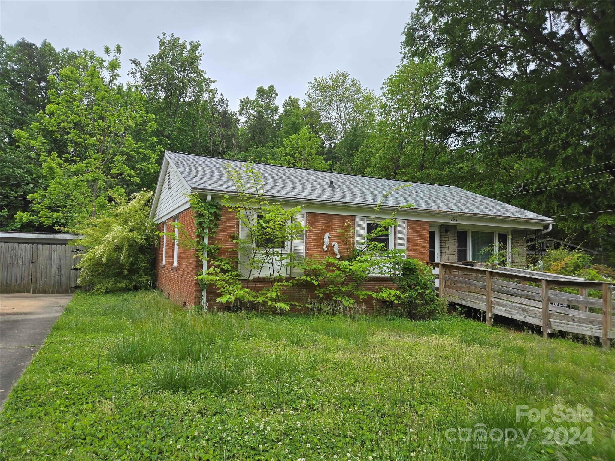 Property image 3 of 2900 Enfield Road in Markham Village, Charlotte, NC 28205