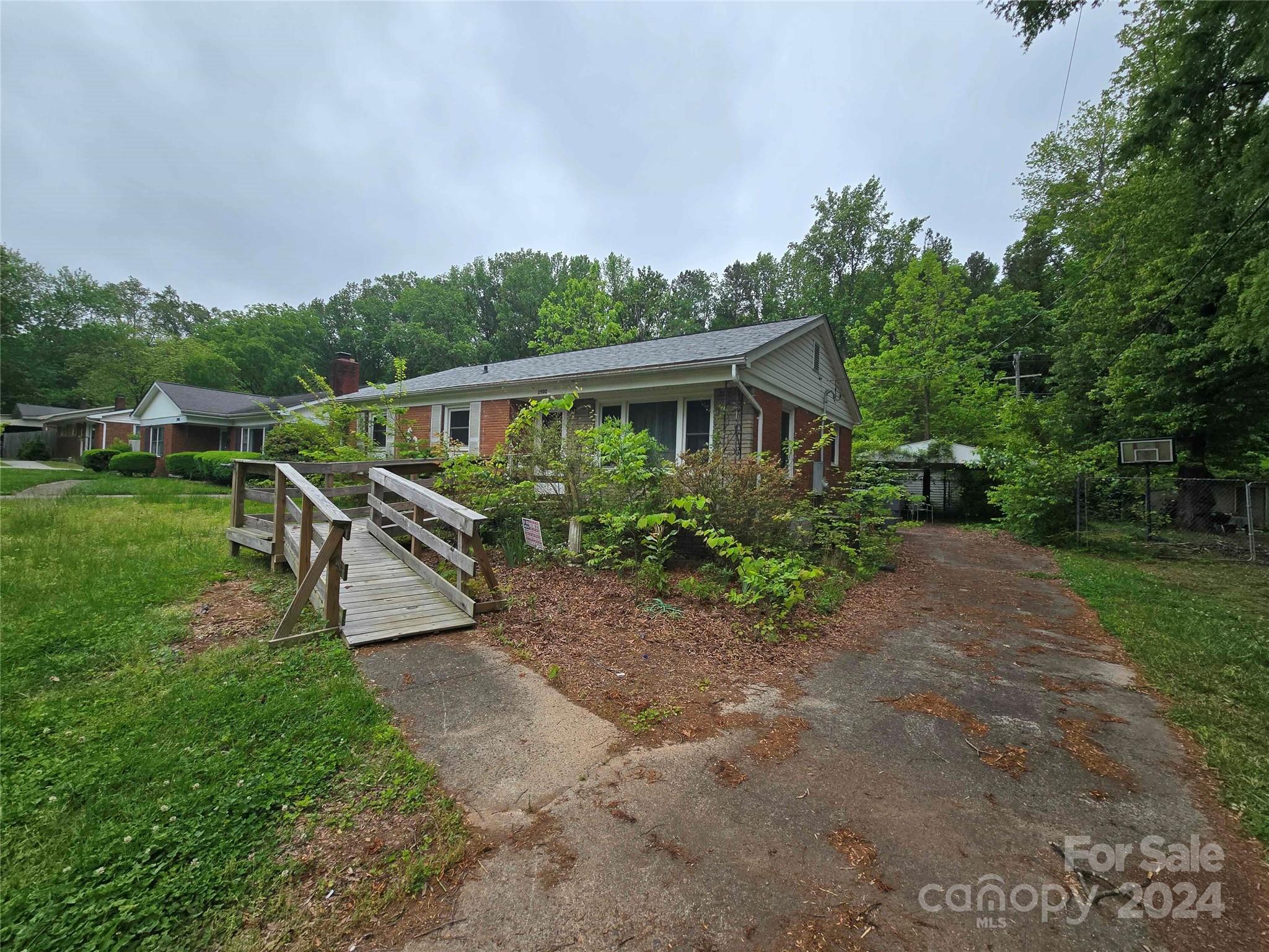 Property image 4 of 2900 Enfield Road in Markham Village, Charlotte, NC 28205