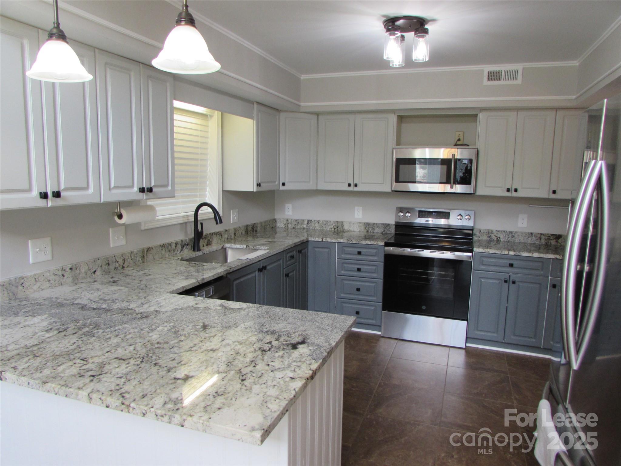 Property image 4 of 106 Yorkshire Drive in Woodfield, Salisbury, NC 28144