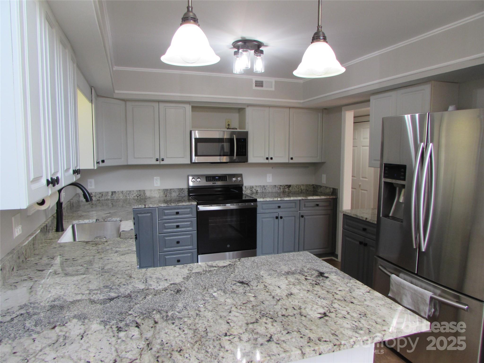 Property image 5 of 106 Yorkshire Drive in Woodfield, Salisbury, NC 28144