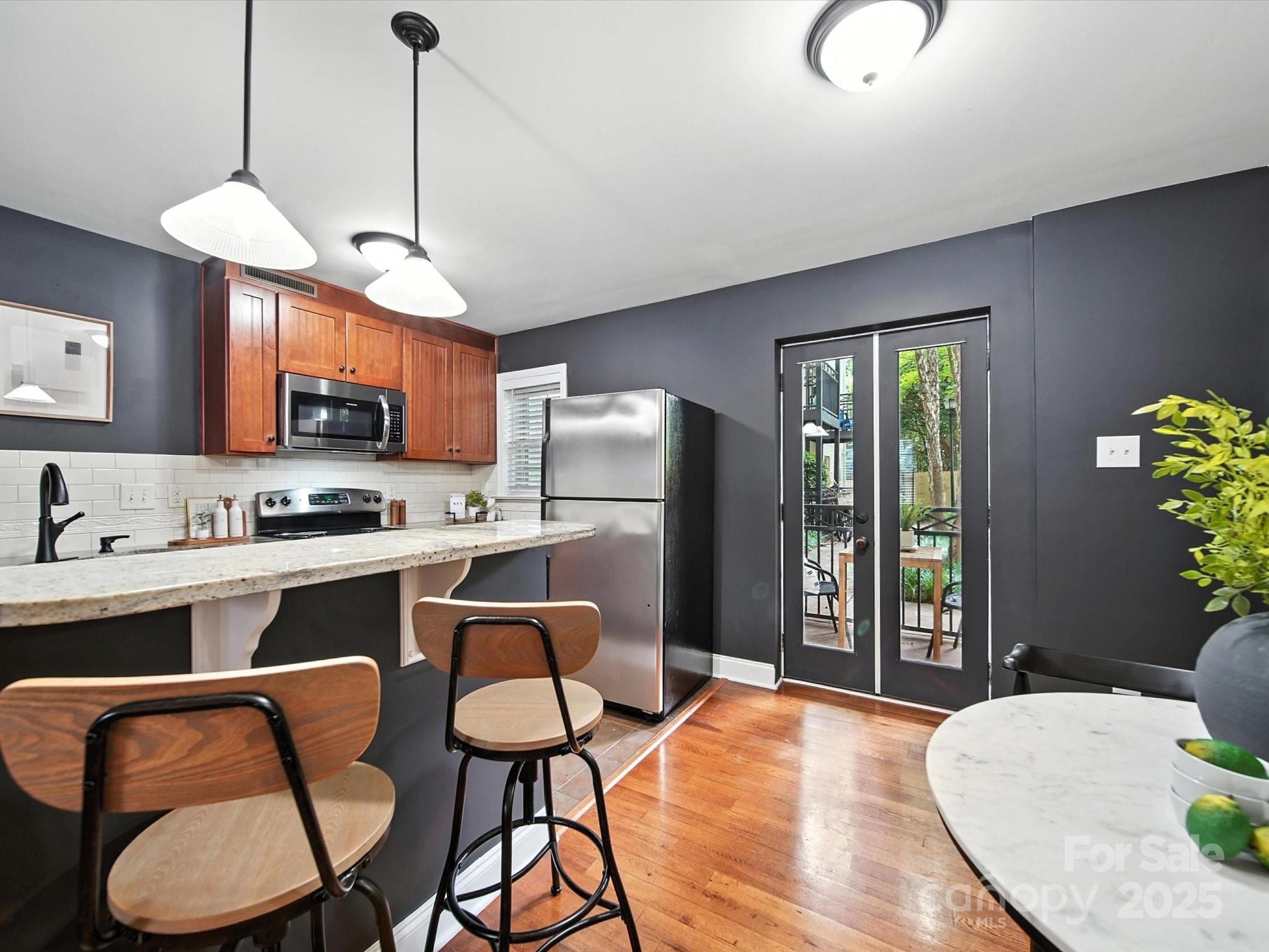 Property image 3 of 4923 Park Road in Selwyn Commons, Charlotte, NC 28209