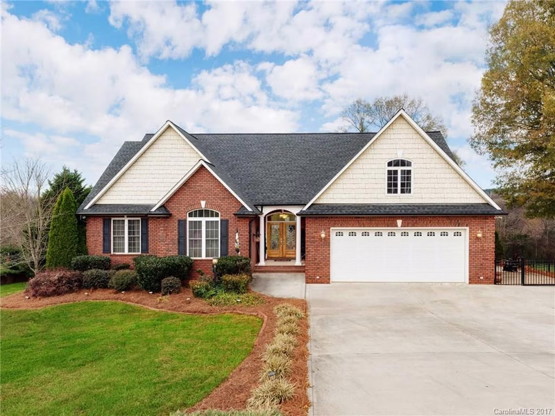 2390 Carriage Lane
