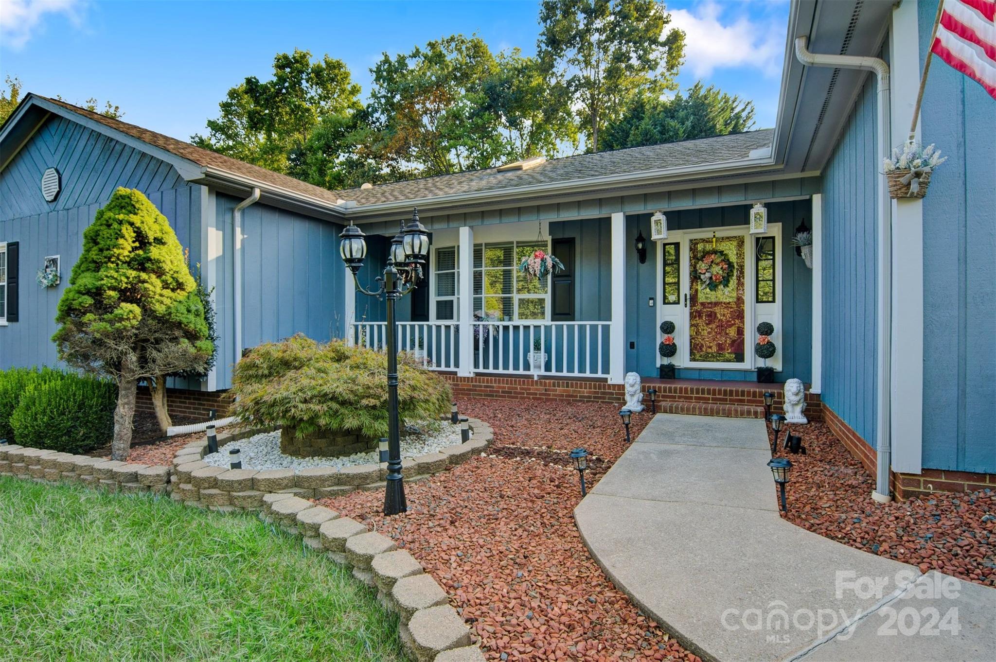 Property image 2 of 3940 Shakespeare Drive in Maybrook, Hickory, NC 28601