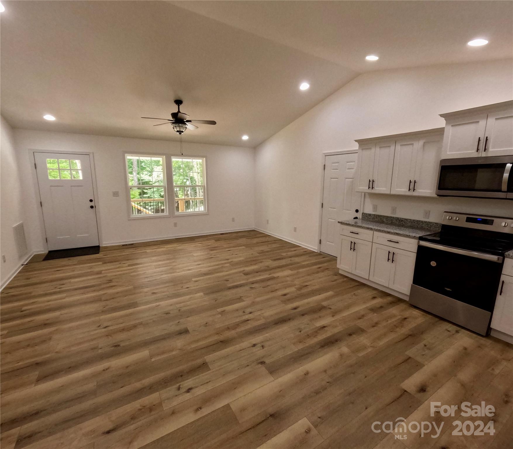 Property image 4 of 318 Haven Ridge Lane in Haven Heights, Marion, NC 28752