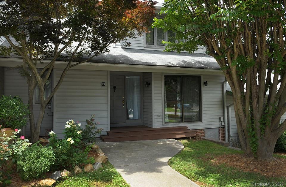 Property image 2 of 304 Wildwood Drive in Eastwood Village, Salisbury, NC 28146