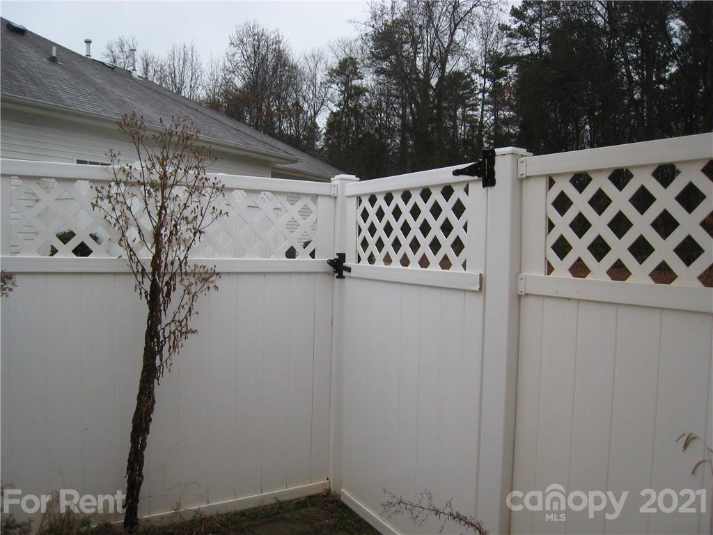 Property image 2 of 7124 Somerset Springs Drive in Somerset Springs, Charlotte, NC 28262