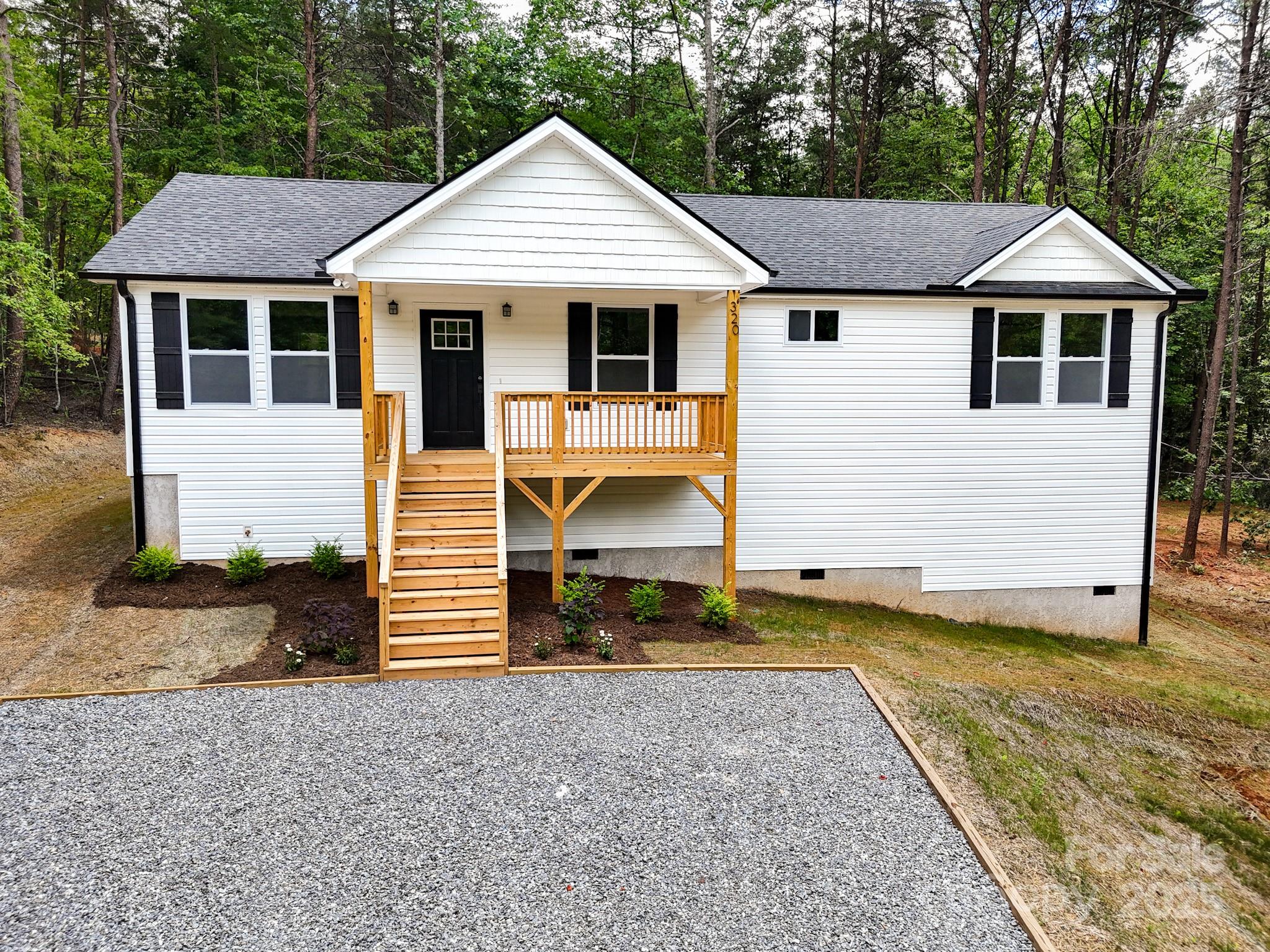Property image 2 of 320 Haven Ridge Lane in Haven Heights, Marion, NC 28752