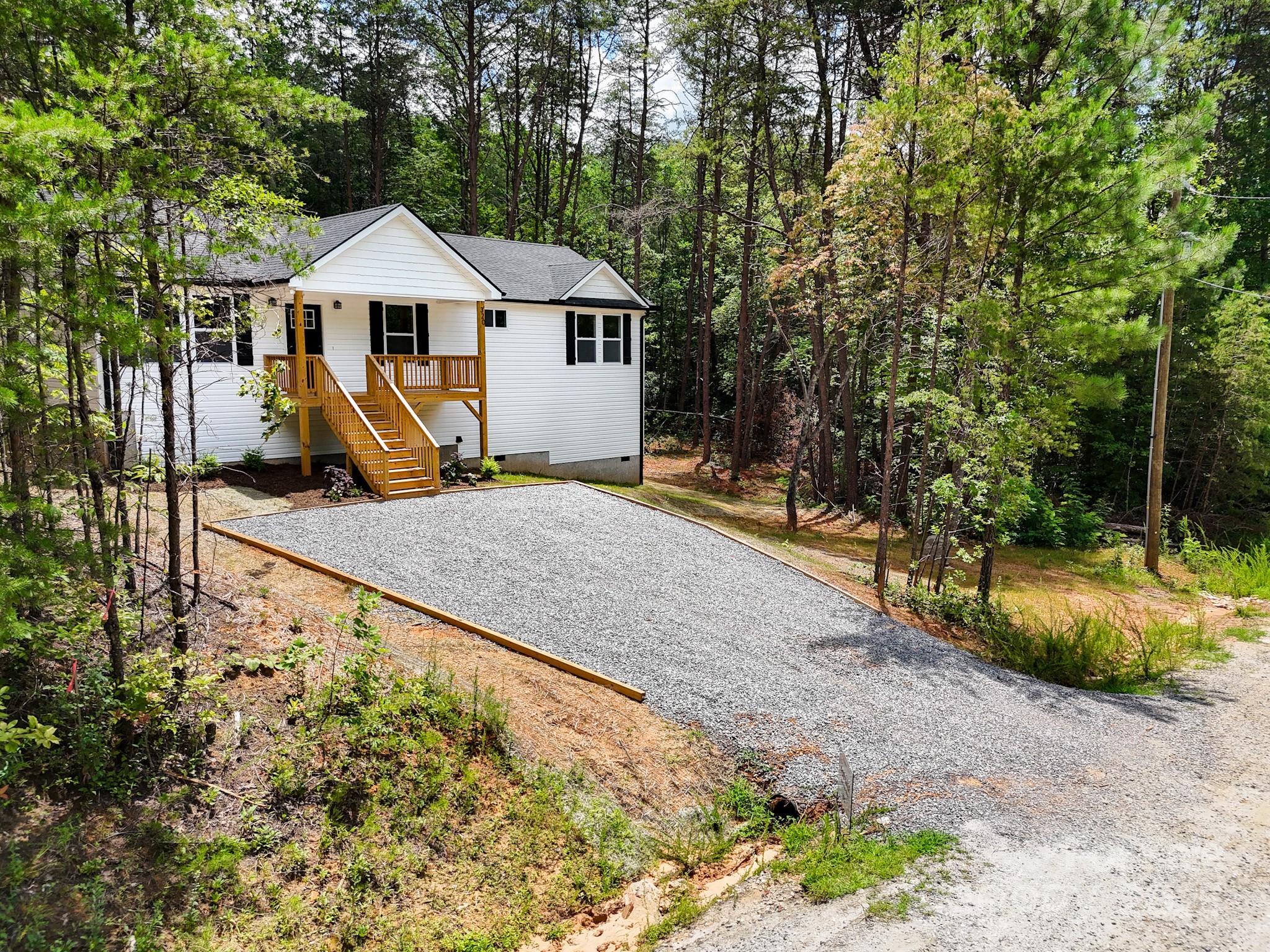 Property image 3 of 320 Haven Ridge Lane in Haven Heights, Marion, NC 28752