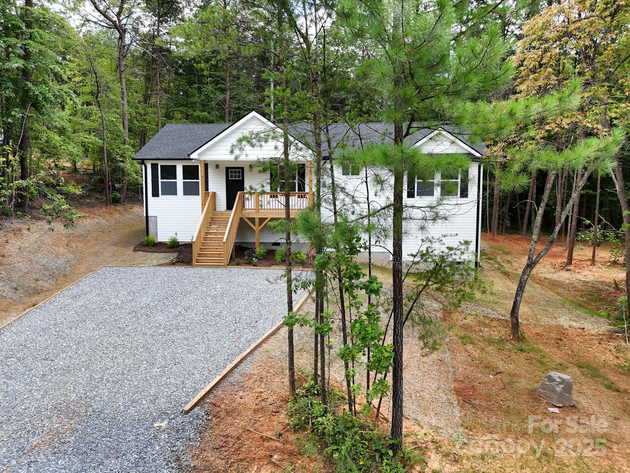 Property image 4 of 320 Haven Ridge Lane in Haven Heights, Marion, NC 28752