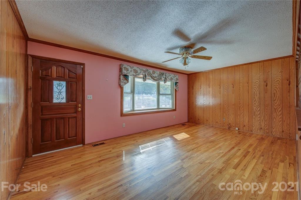 Property image 3 of 4413 Farmbrook Road in Southgate, Gastonia, NC 28056