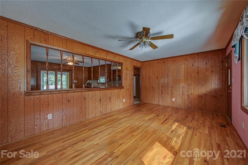 Property image 5 of 4413 Farmbrook Road in Southgate, Gastonia, NC 28056