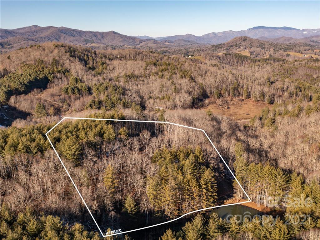Property image 3 of 840 Gordon Lane in Rivers Edge, Burnsville, NC 28714