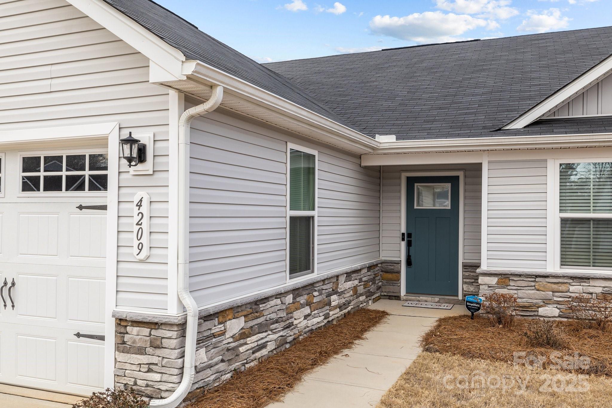 Property image 3 of 4209 Jones Creek Lane in Woodgrove, Charlotte, NC 28215