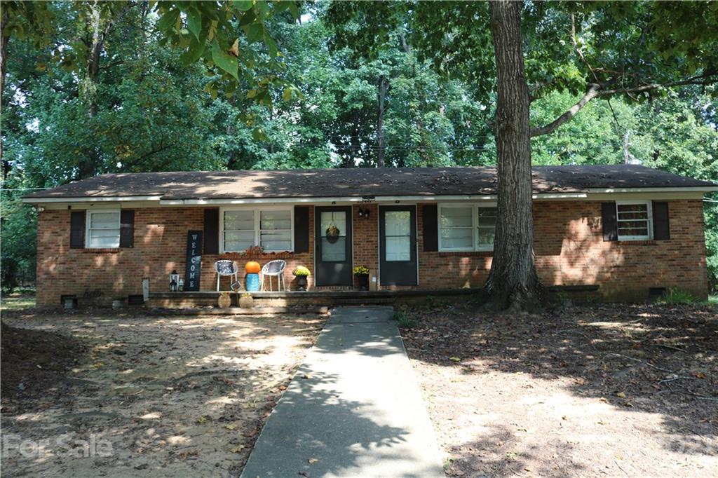 Property image 2 of 2348 Woodbridge Drive in Southgate, Gastonia, NC 28056