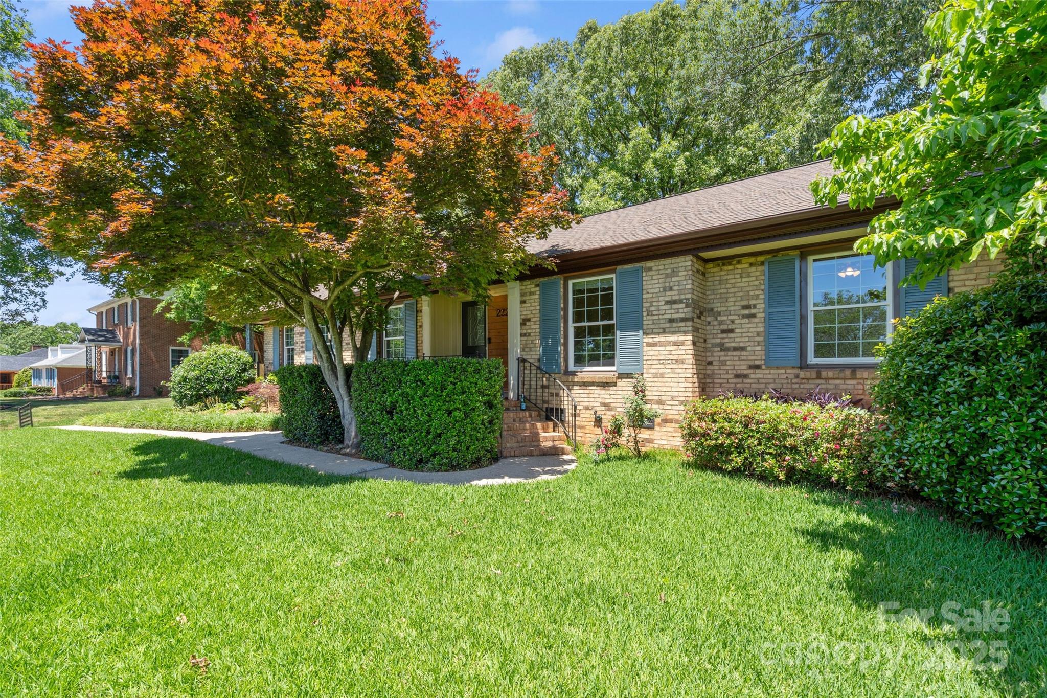 Property image 2 of 232 Scottridge Drive in Montclaire, Charlotte, NC 28217