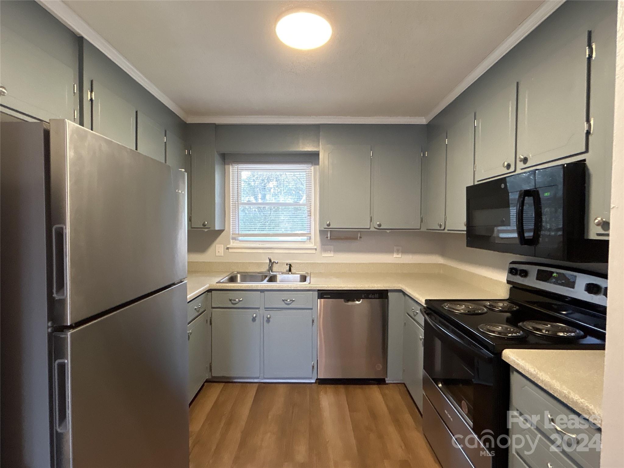Property image 4 of 6219 Old Meadow Road in Timber Creek, Charlotte, NC 28227