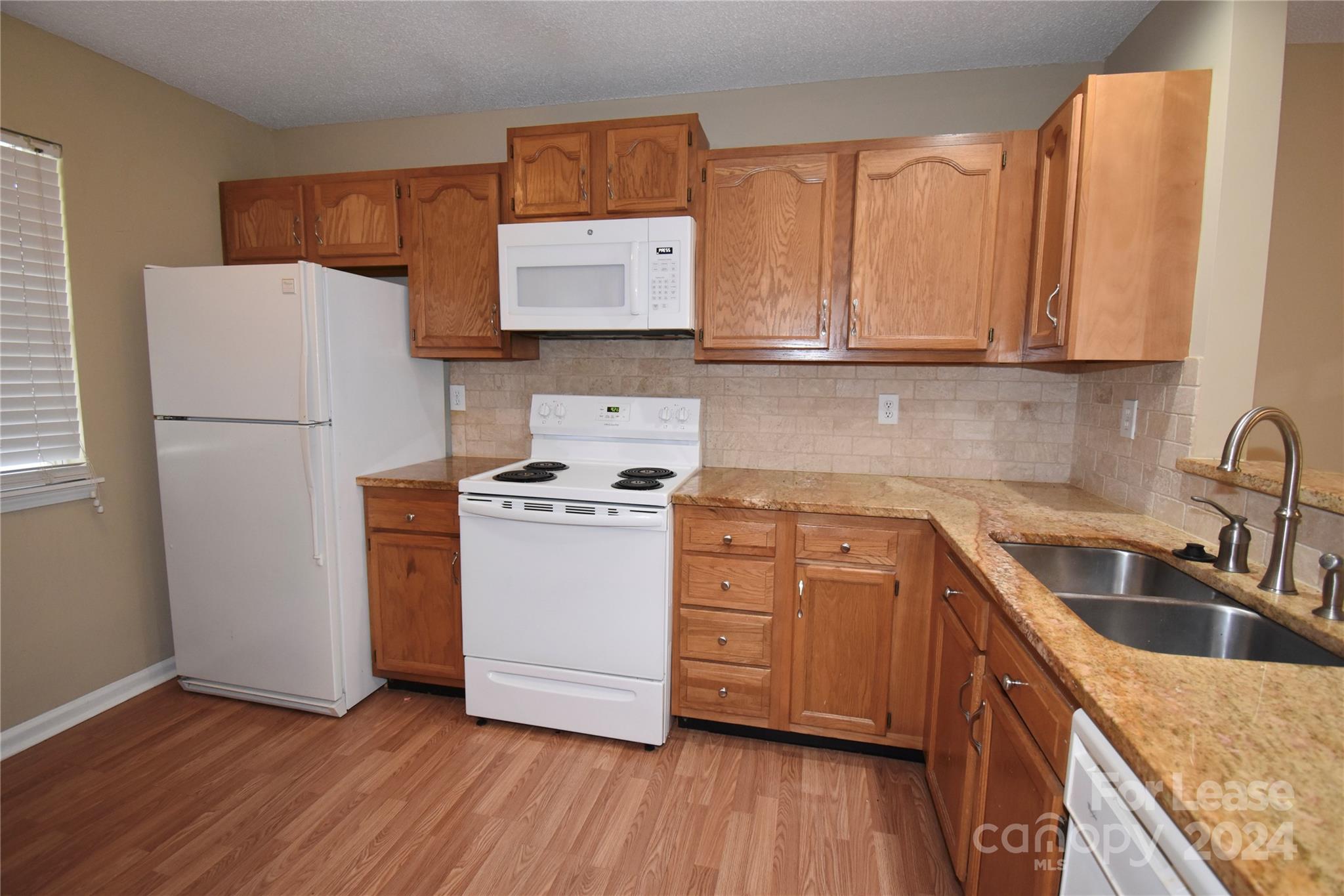 Property image 2 of 9102 Charminster Court in Rossmore, Charlotte, NC 28269