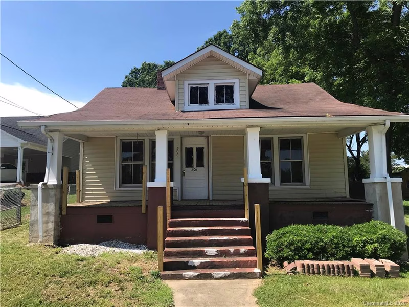 806 E Main Street