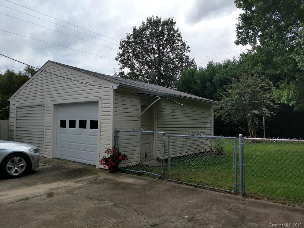 Property image 2 of 725 Mallotte Lane in Robinson Heights, Gastonia, NC 28054