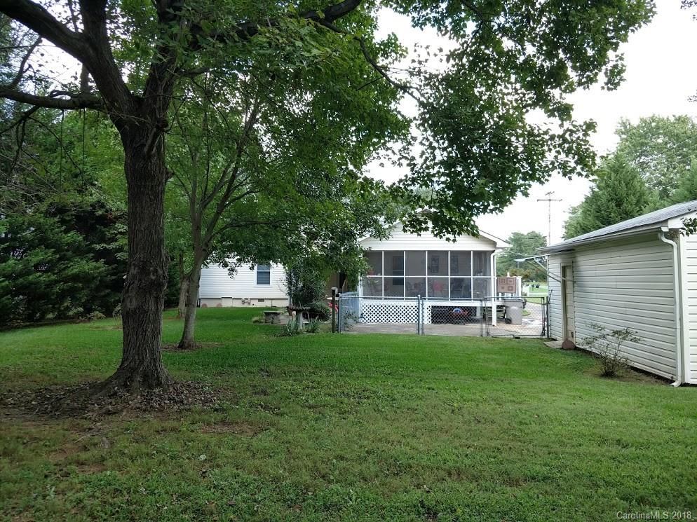 Property image 3 of 725 Mallotte Lane in Robinson Heights, Gastonia, NC 28054