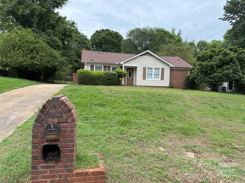 9413 Split Rail Lane