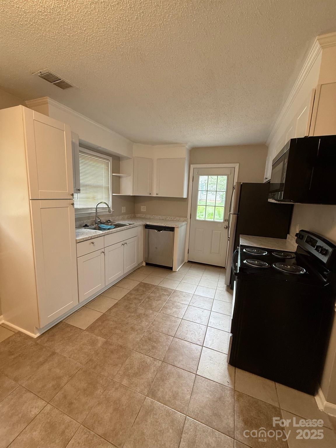 Property image 3 of 9413 Split Rail Lane in Timber Creek, Charlotte, NC 28227
