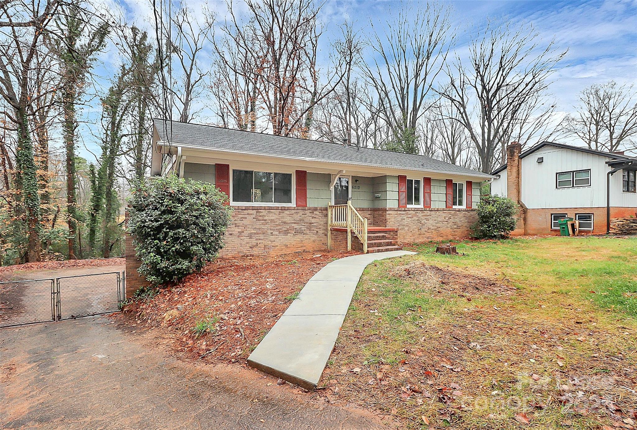 Property image 2 of 6210 Candlewood Drive in Montclaire, Charlotte, NC 28210