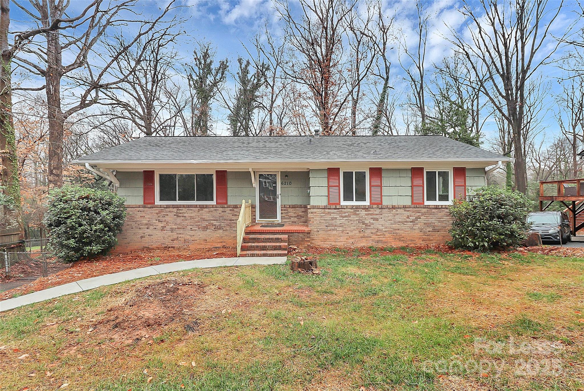 Property image 3 of 6210 Candlewood Drive in Montclaire, Charlotte, NC 28210