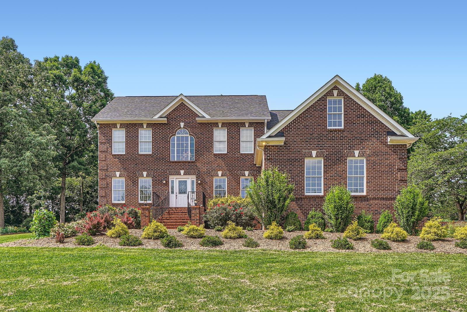 Property image 2 of 1185 Willow Creek Drive in Fairway Farms, Newton, NC 28658
