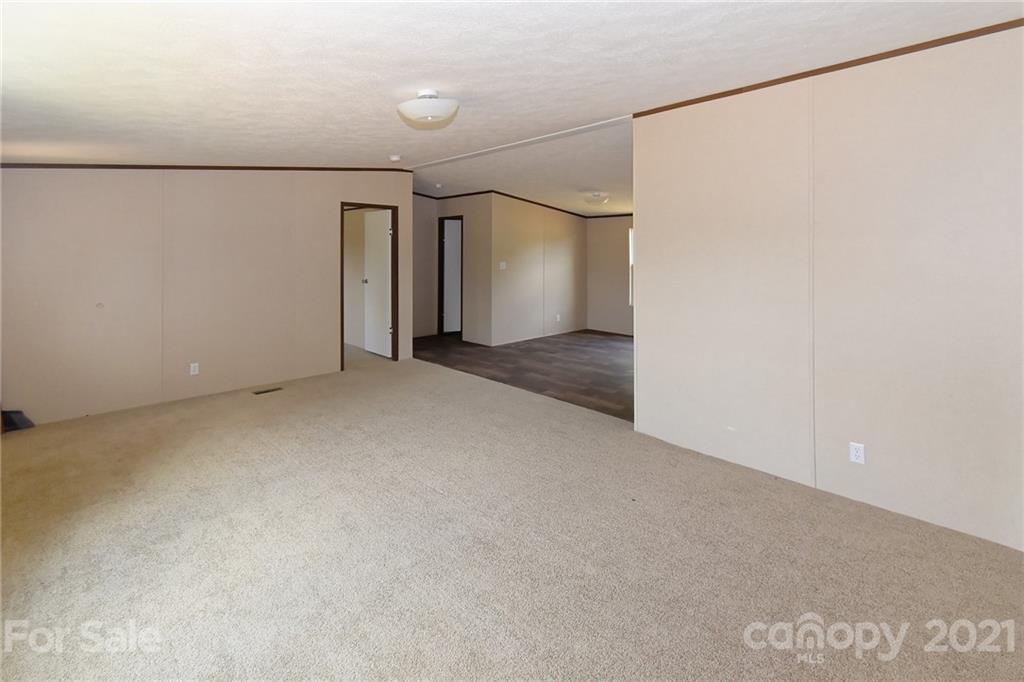 Property image 4 of 2284 Deerfield Drive in Cedarfield, Maiden, NC 28650