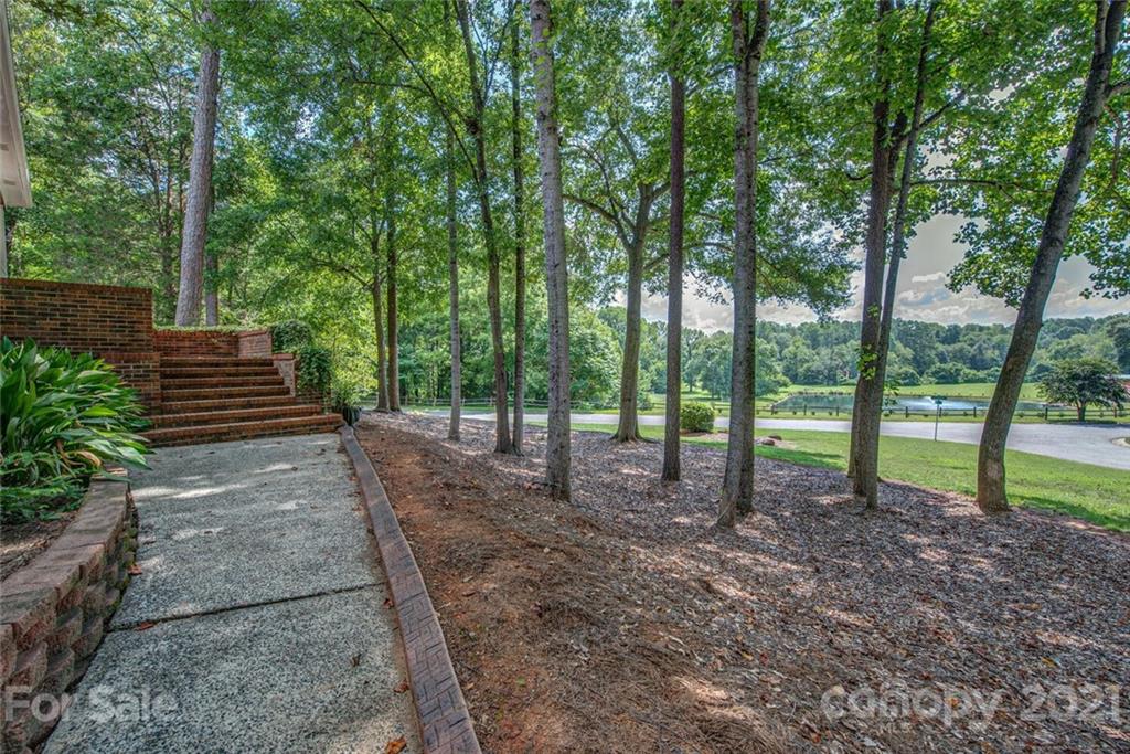Property image 3 of 2814 Hovis Court in Southampton, Gastonia, NC 28056
